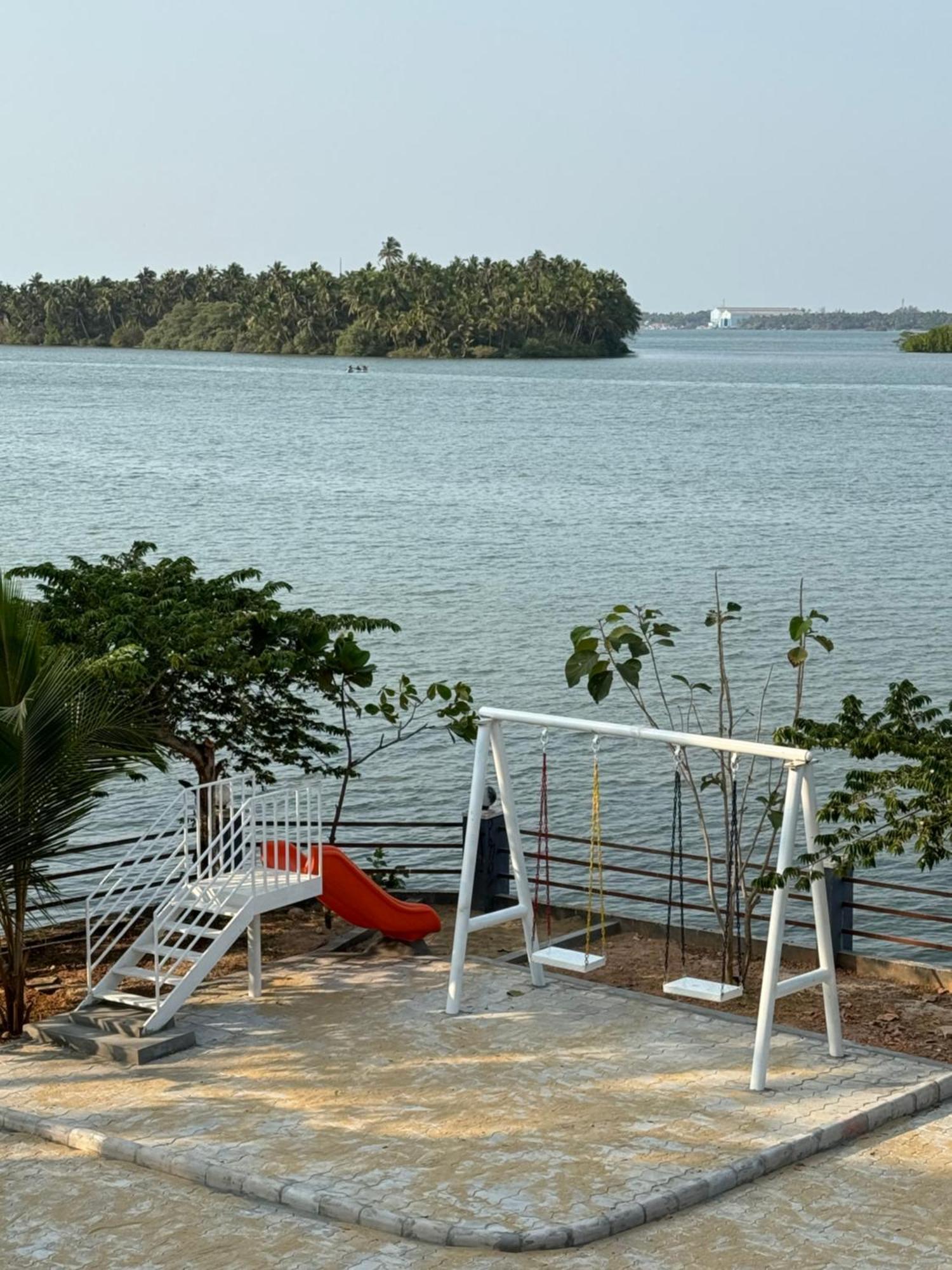 The Glasswater By The Backwater Homestay Kalyānpur Exterior foto