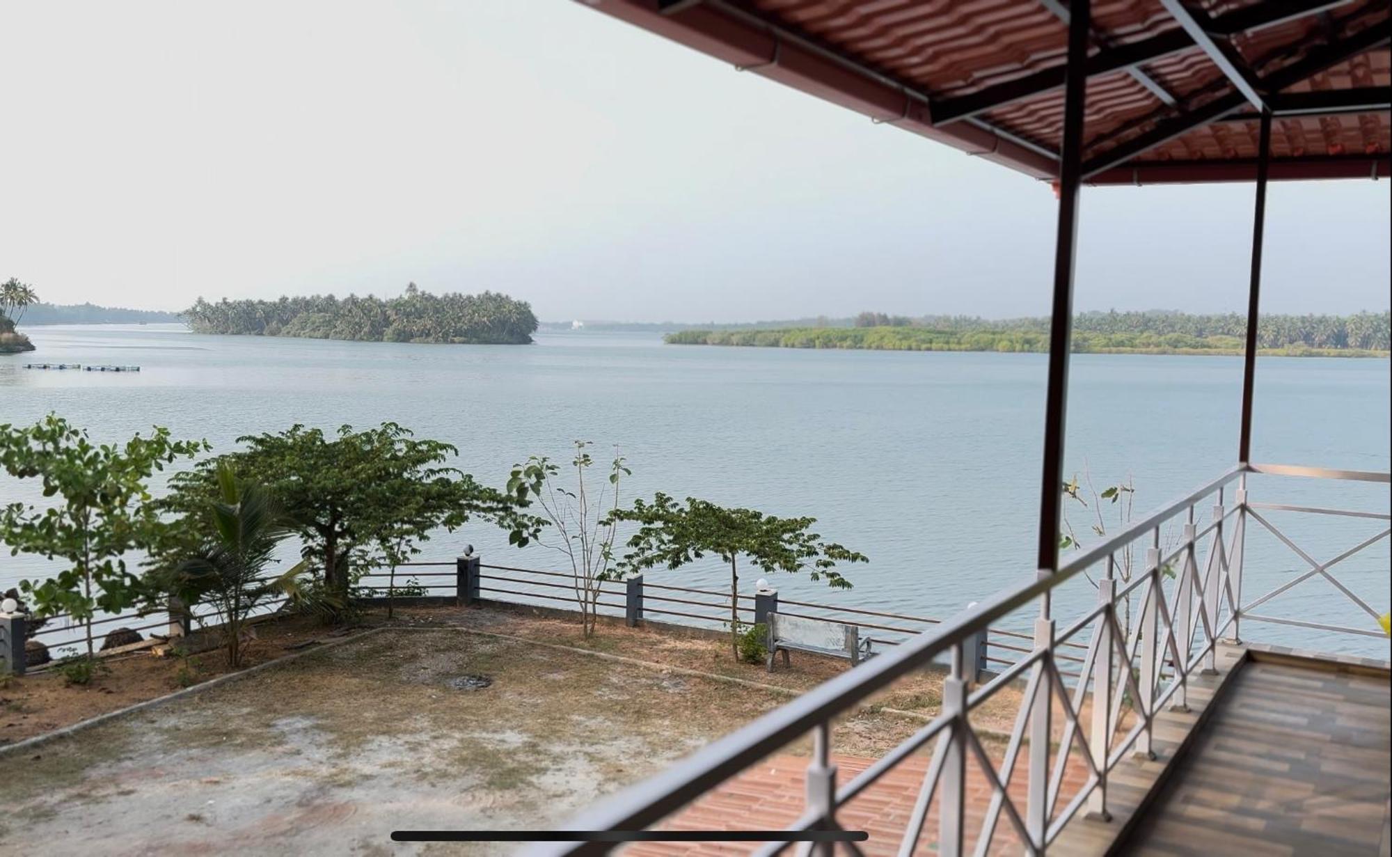 The Glasswater By The Backwater Homestay Kalyānpur Exterior foto